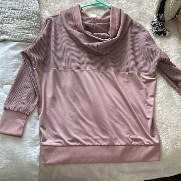 Workout shirt - Picture 2 of 2